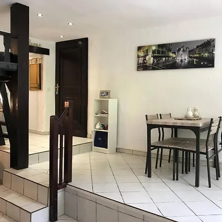 Suite & Castle - Au Pied Du Chateau D'Annecy Exterior foto